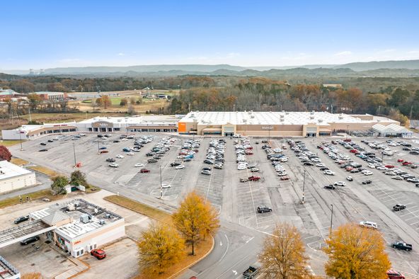 Scottsboro Marketplace: 24833 John T Reid Pkwy, Scottsboro, AL 35768